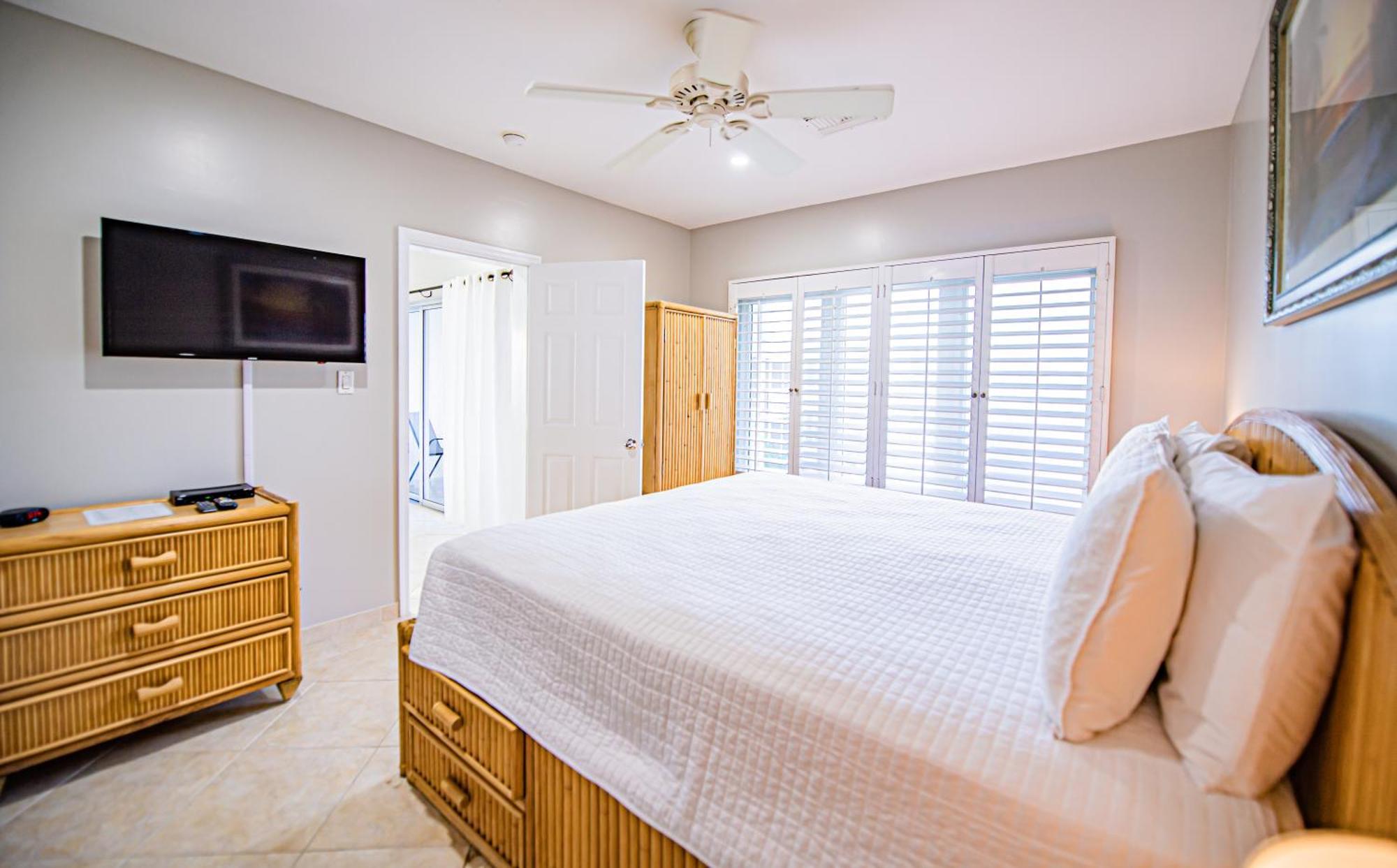 Seven Mile Beach Resort George Town Kültér fotó